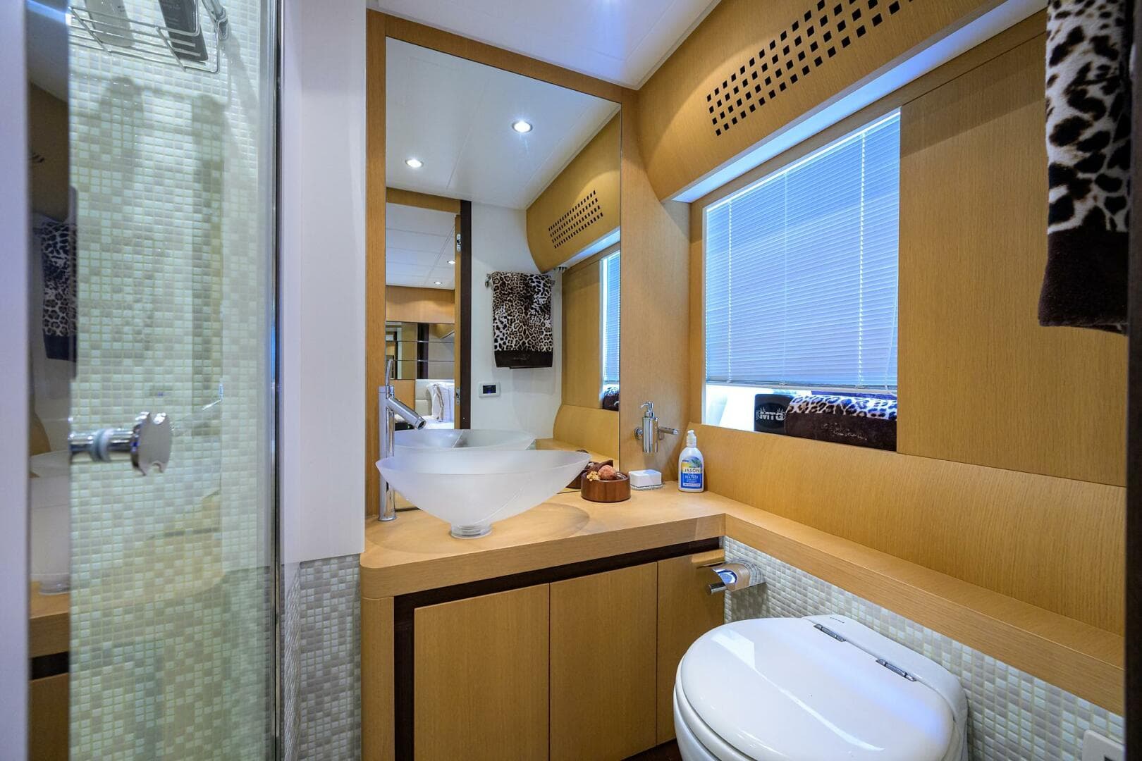 2009 Pershing 90 Express photo 37
