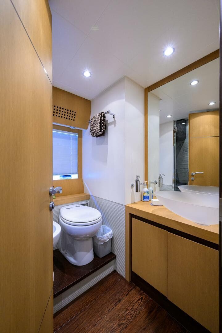 2009 Pershing 90 Express photo 30