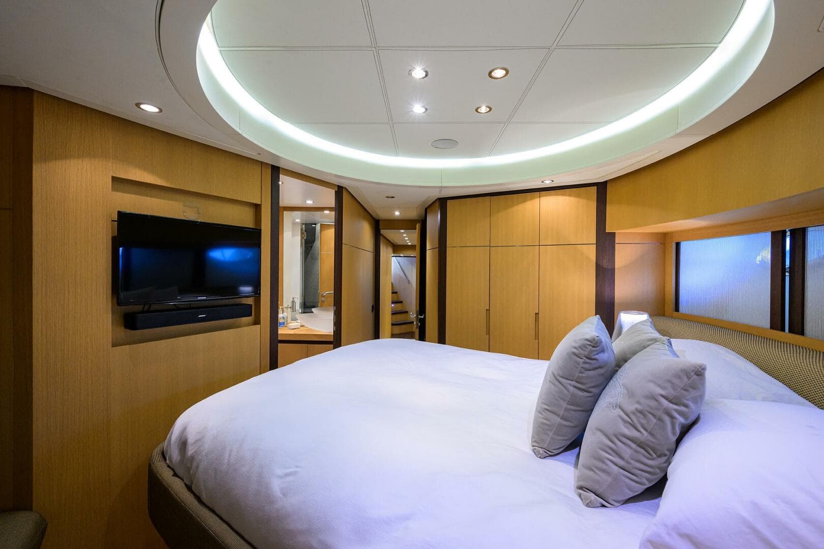 2009 Pershing 90 Express photo 28