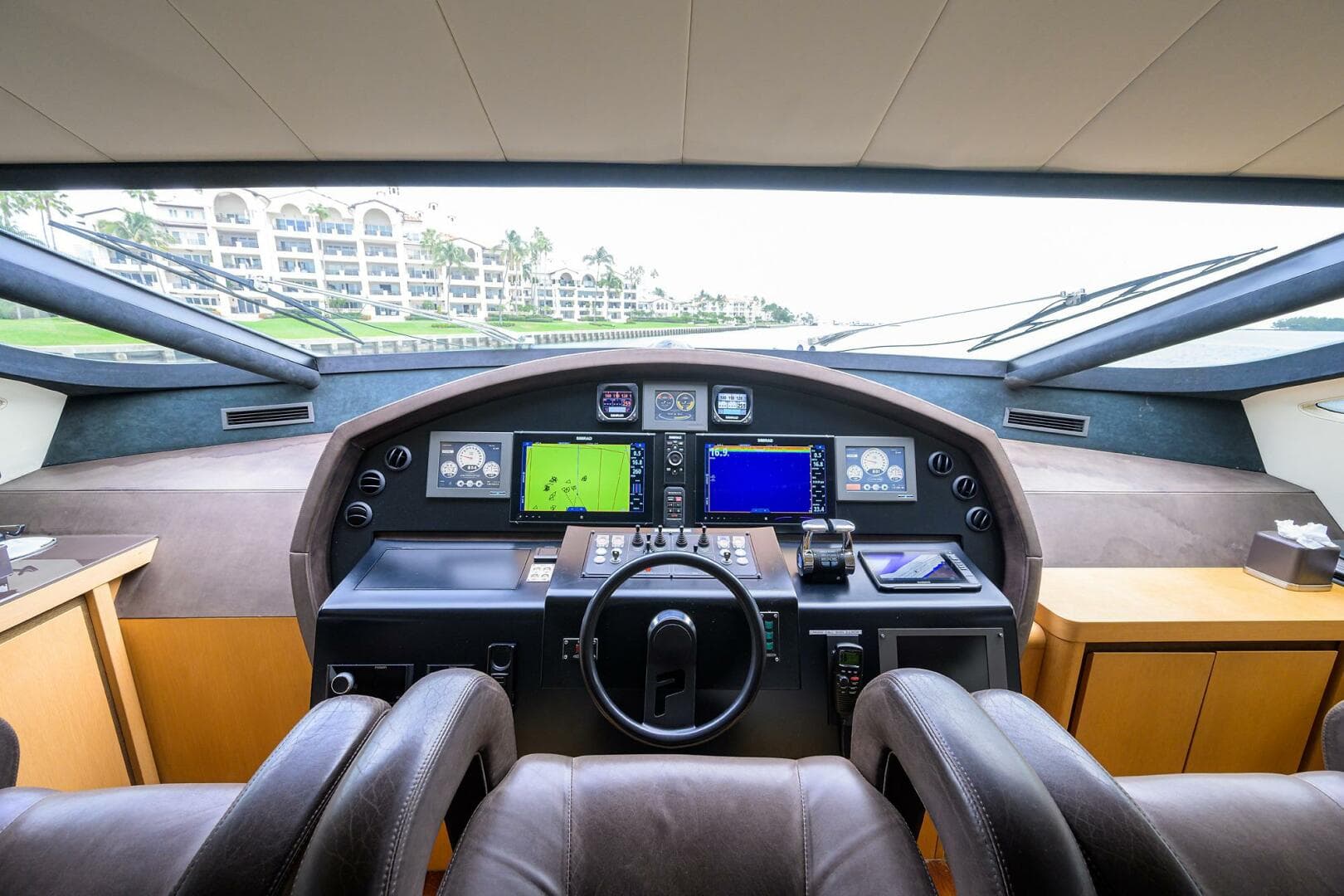 2009 Pershing 90 Express photo 14