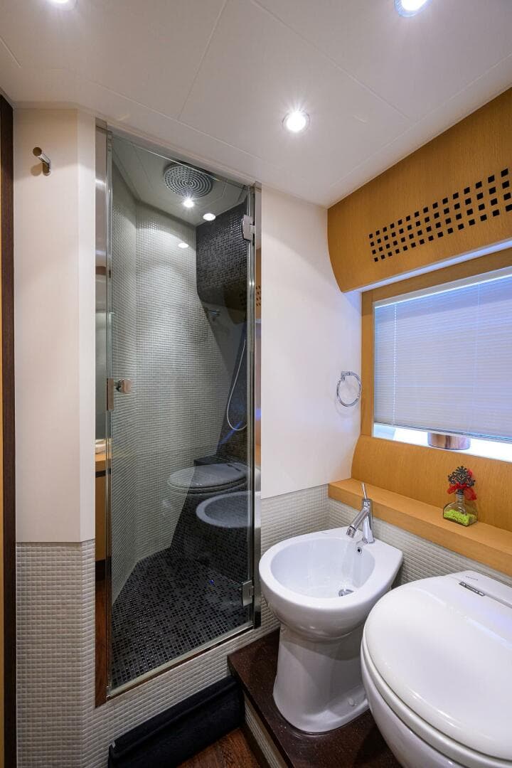 2009 Pershing 90 Express photo 31