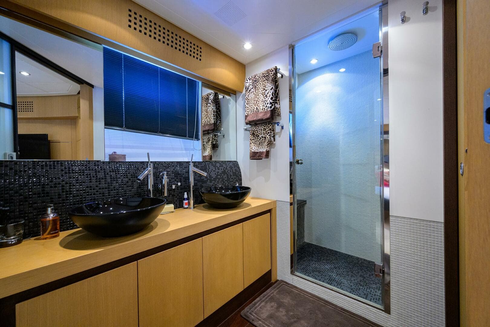 2009 Pershing 90 Express photo 25