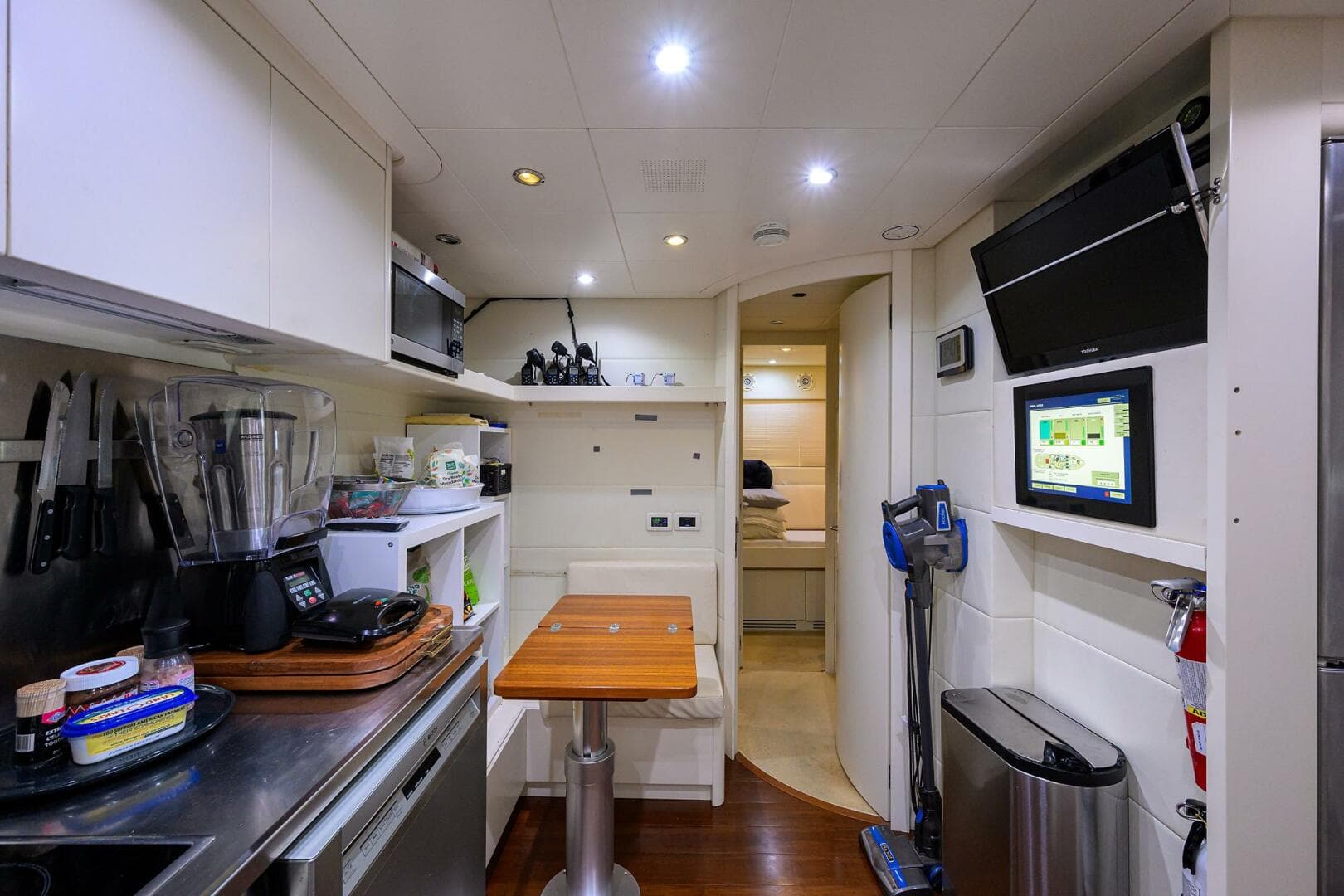 2009 Pershing 90 Express photo 20