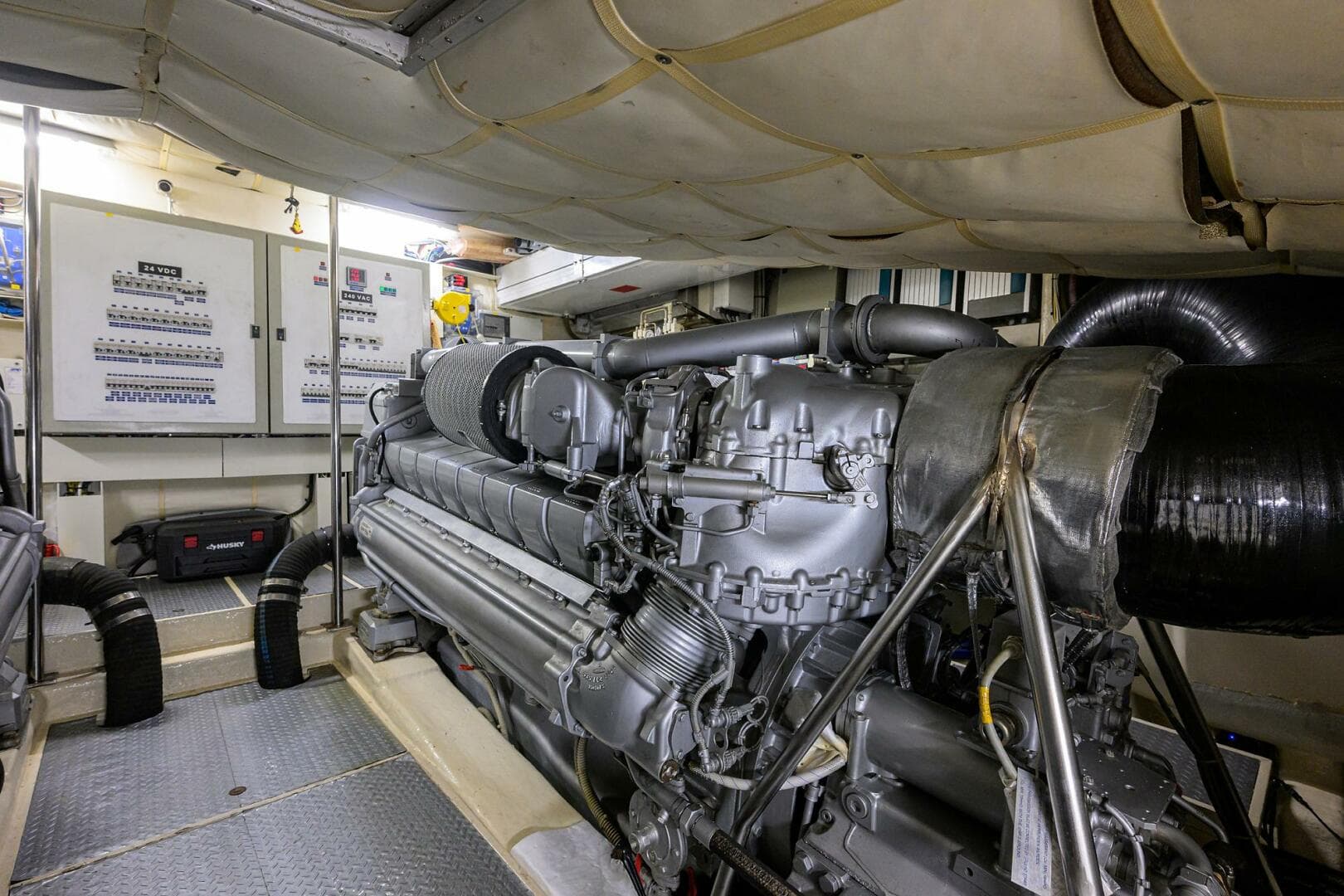 2009 Pershing 90 Express photo 48