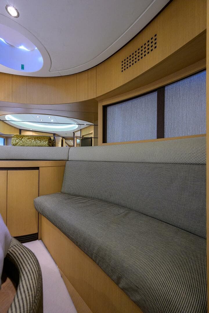2009 Pershing 90 Express photo 29