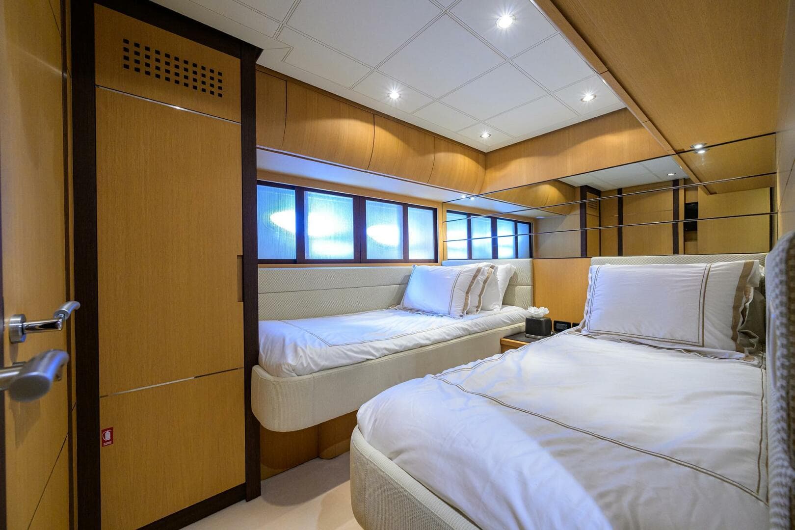 2009 Pershing 90 Express photo 35