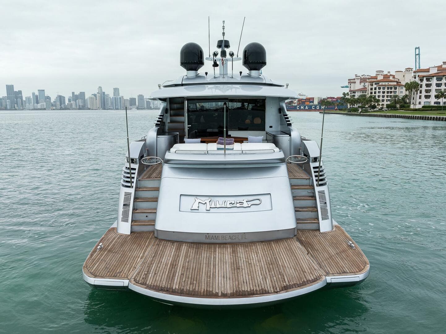 2009 Pershing 90 Express photo 4