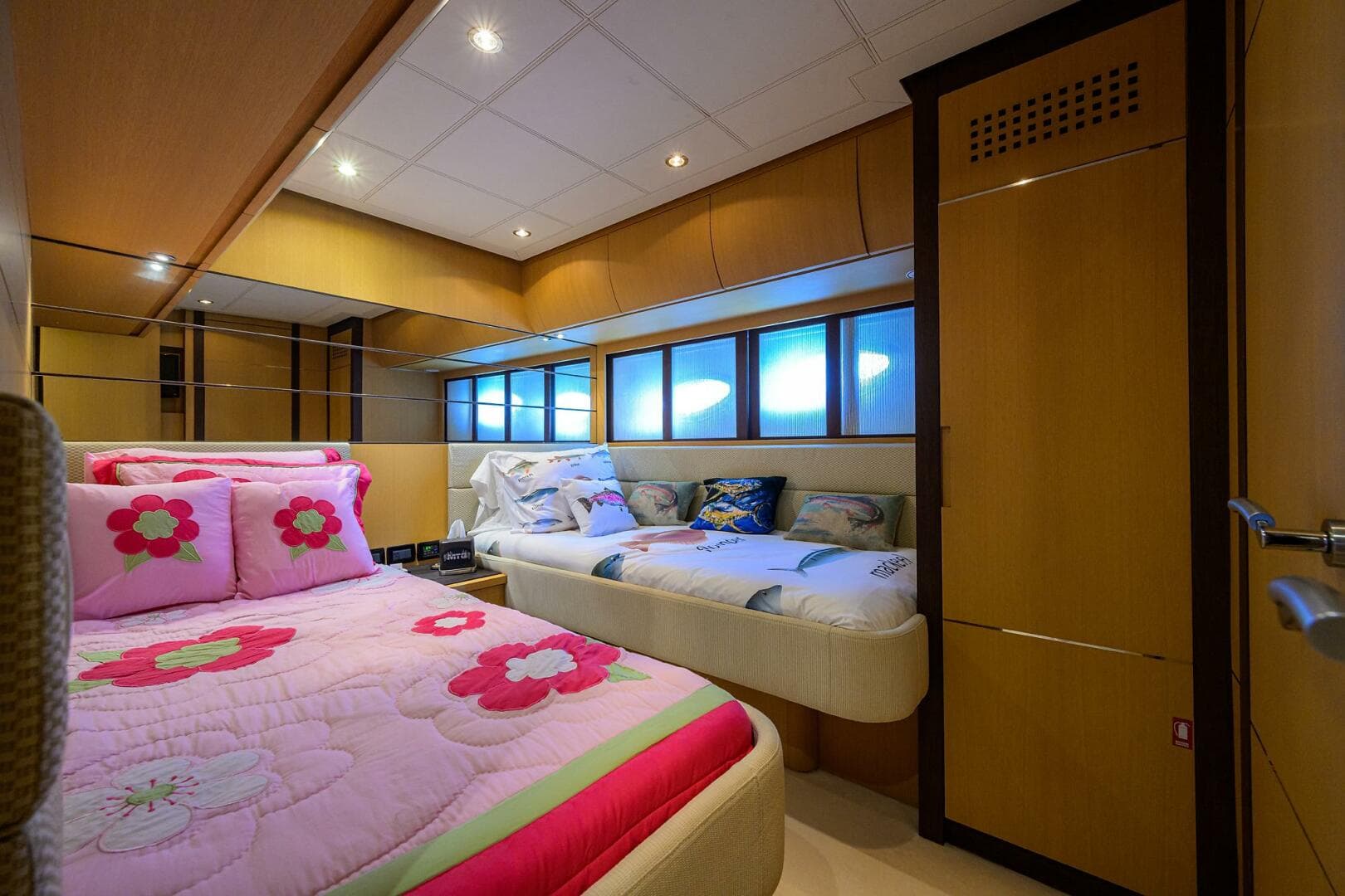 2009 Pershing 90 Express photo 32