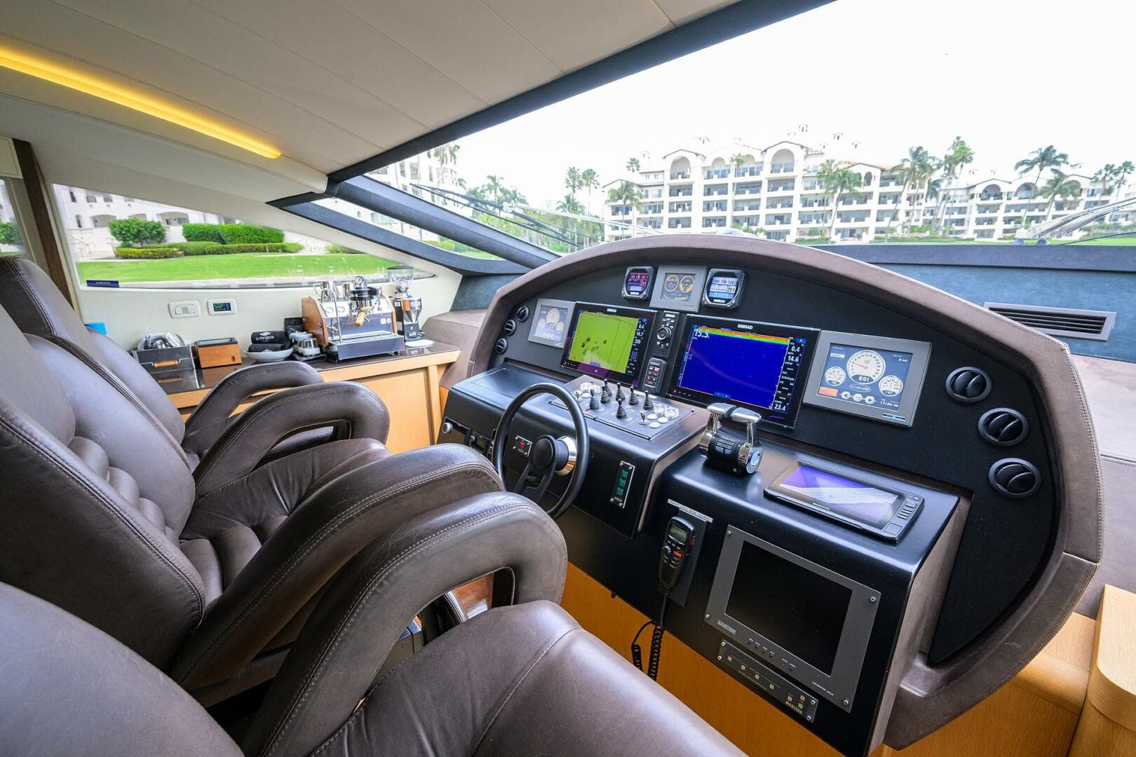 2009 Pershing 90 Express photo 15