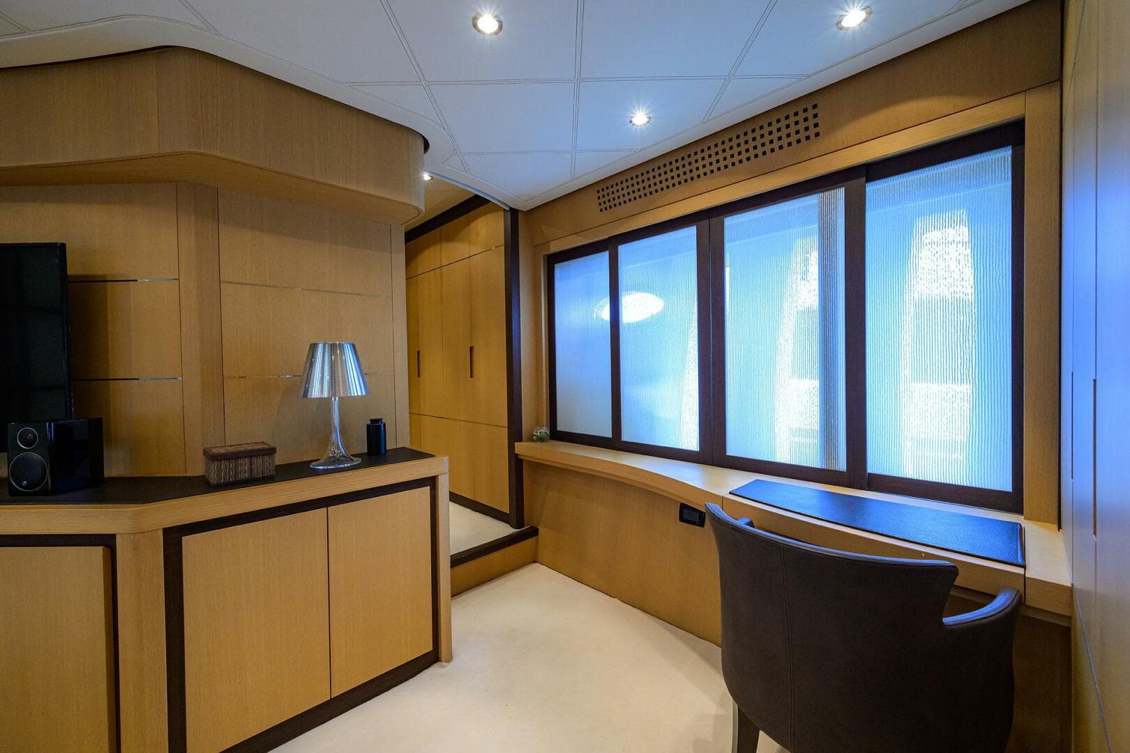 2009 Pershing 90 Express photo 24