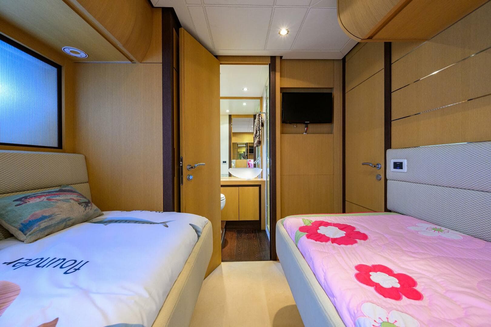 2009 Pershing 90 Express photo 33