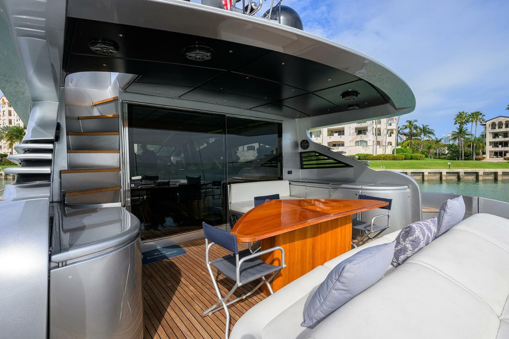 2009 Pershing 90 Express photo 39