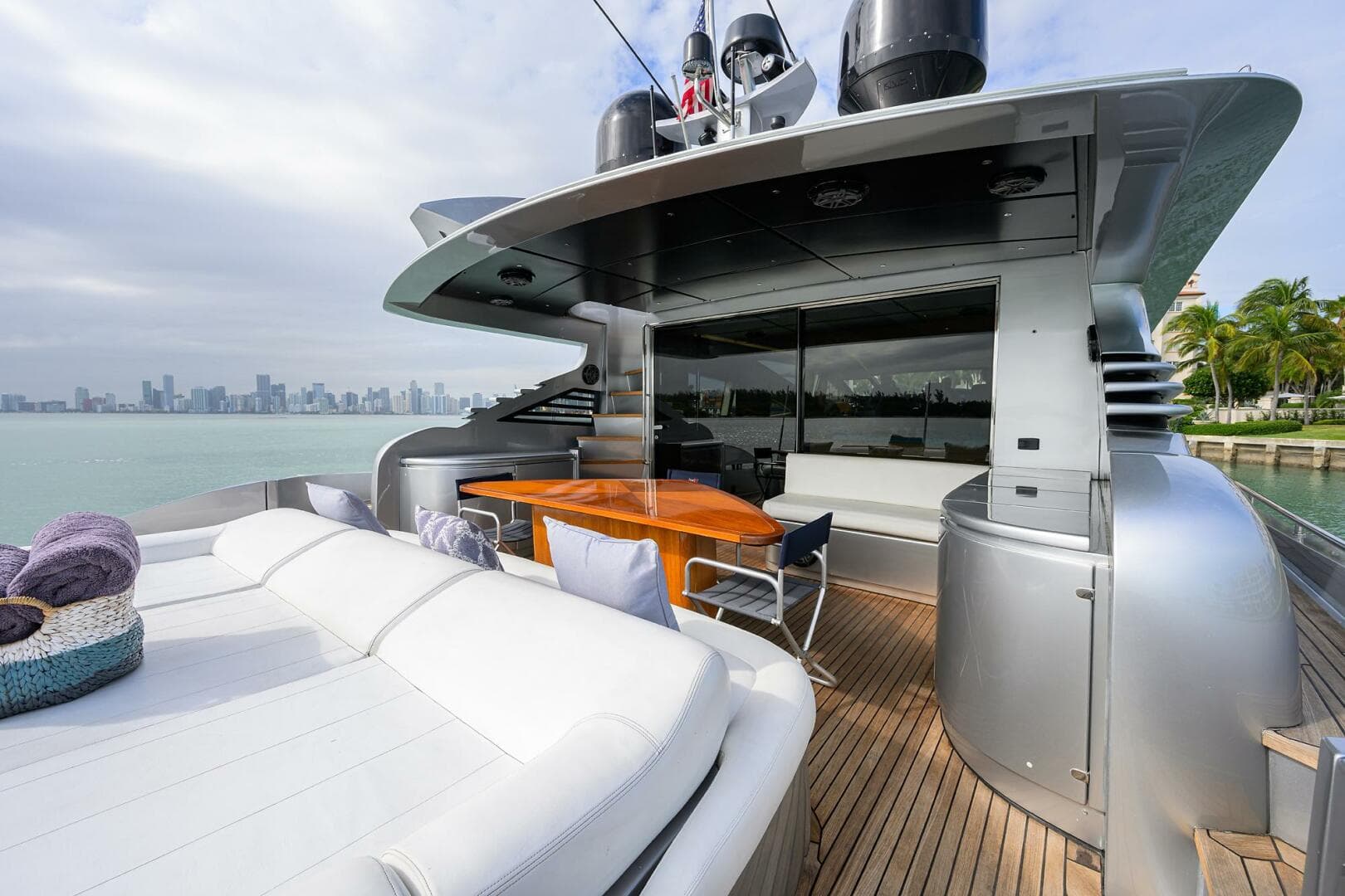 2009 Pershing 90 Express photo 7