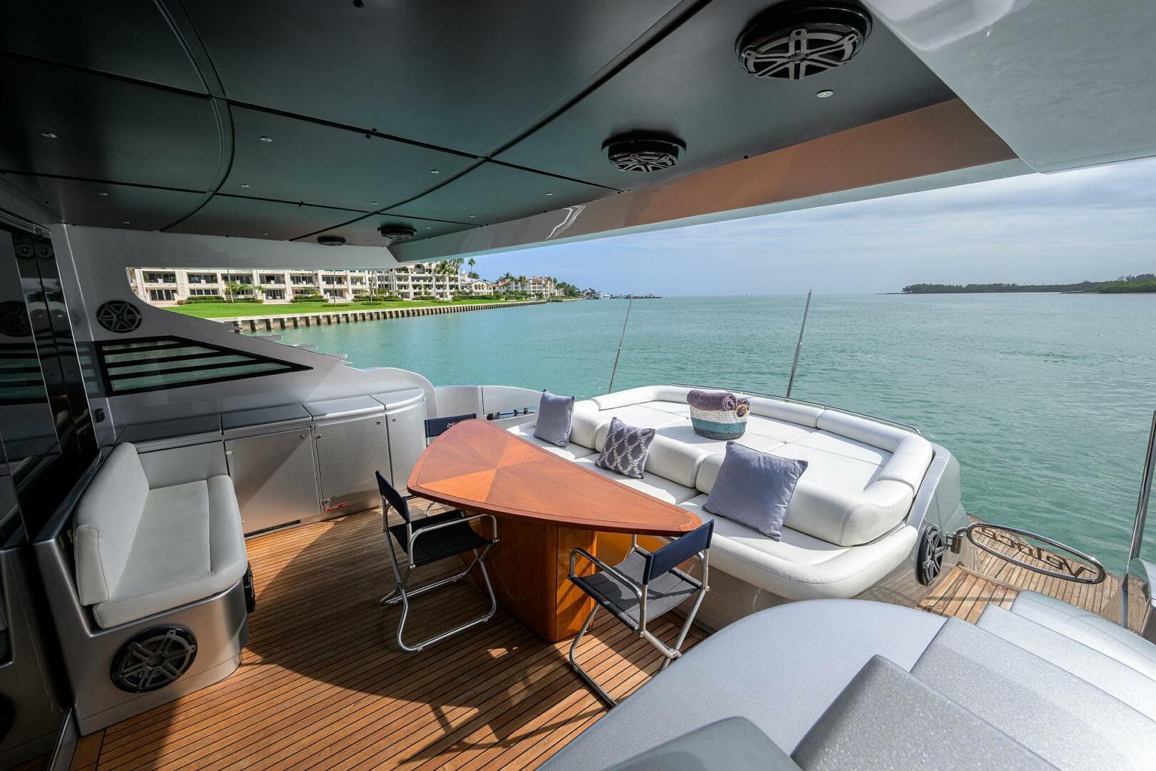 2009 Pershing 90 Express photo 38