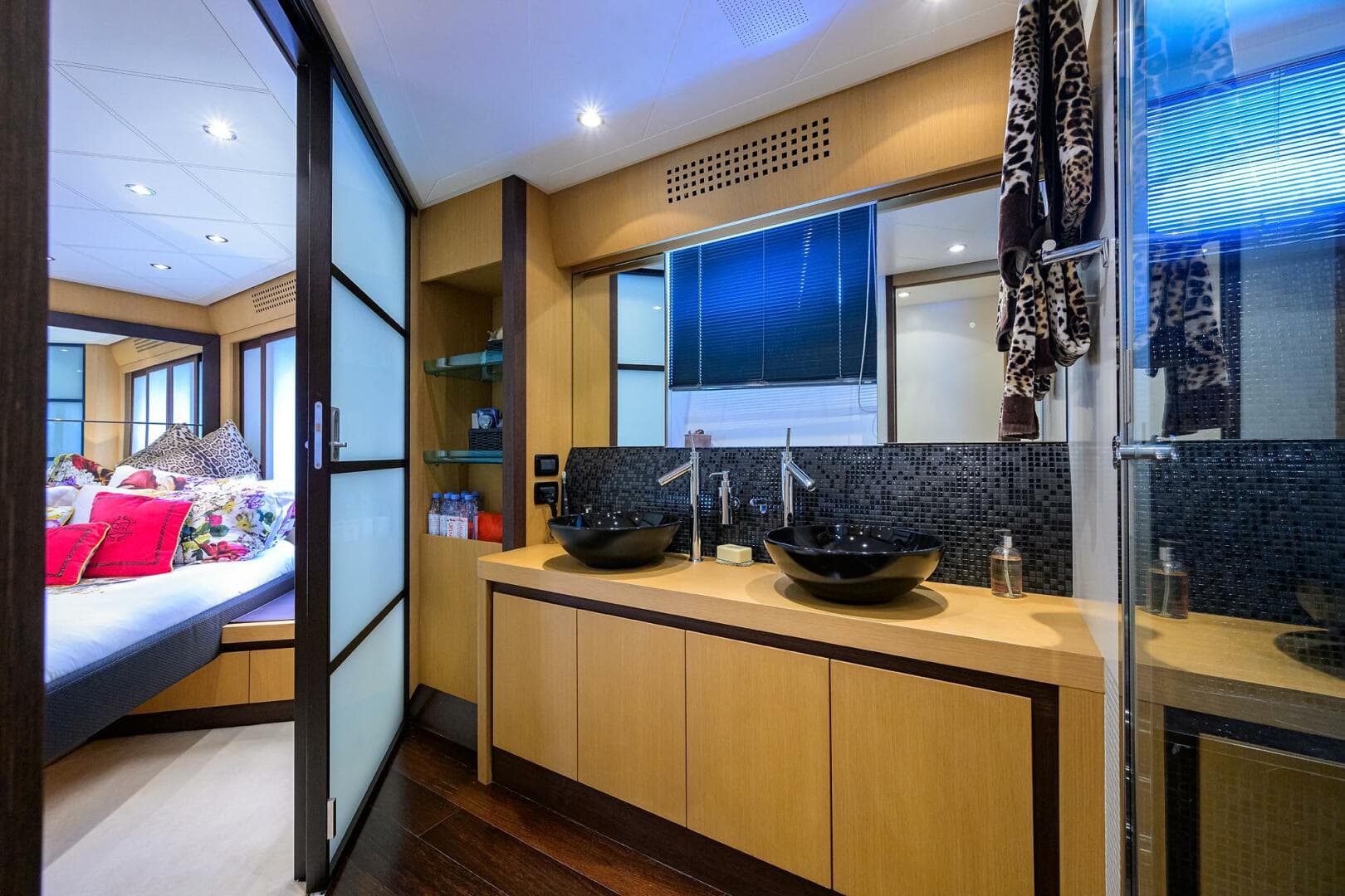 2009 Pershing 90 Express photo 26
