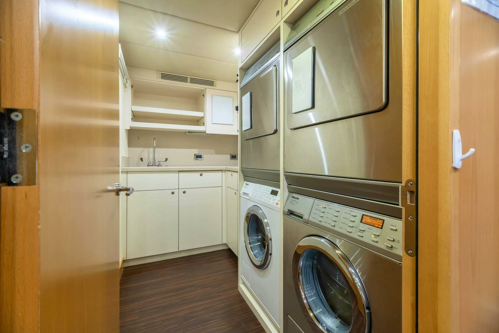 2011 Trinity Yachts Trinity 164 photo 61