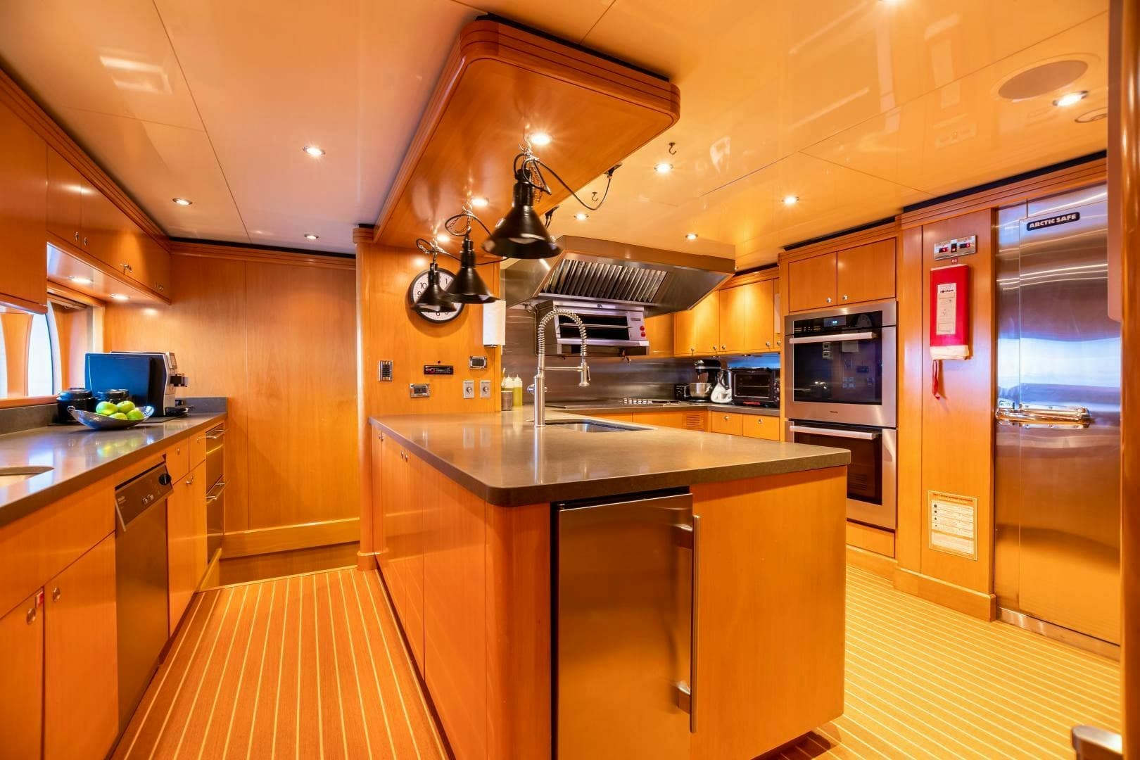 2011 Trinity Yachts Trinity 164 photo 12