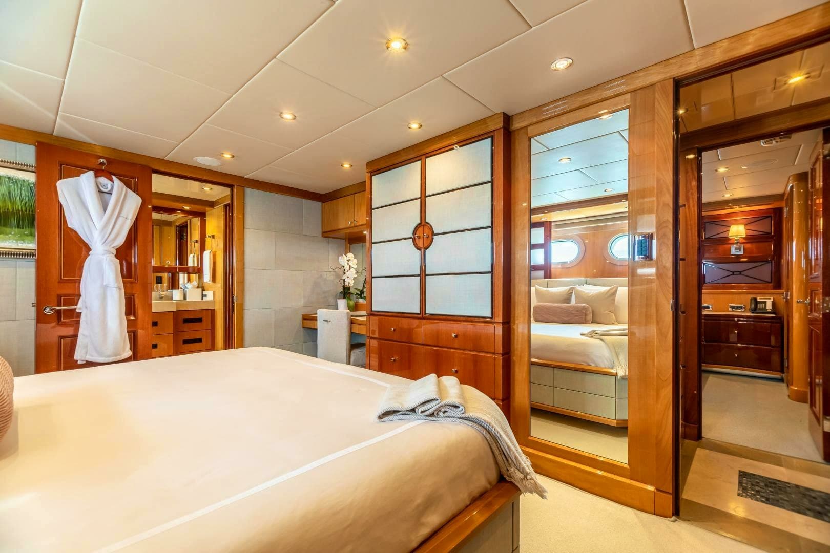 2011 Trinity Yachts Trinity 164 photo 27