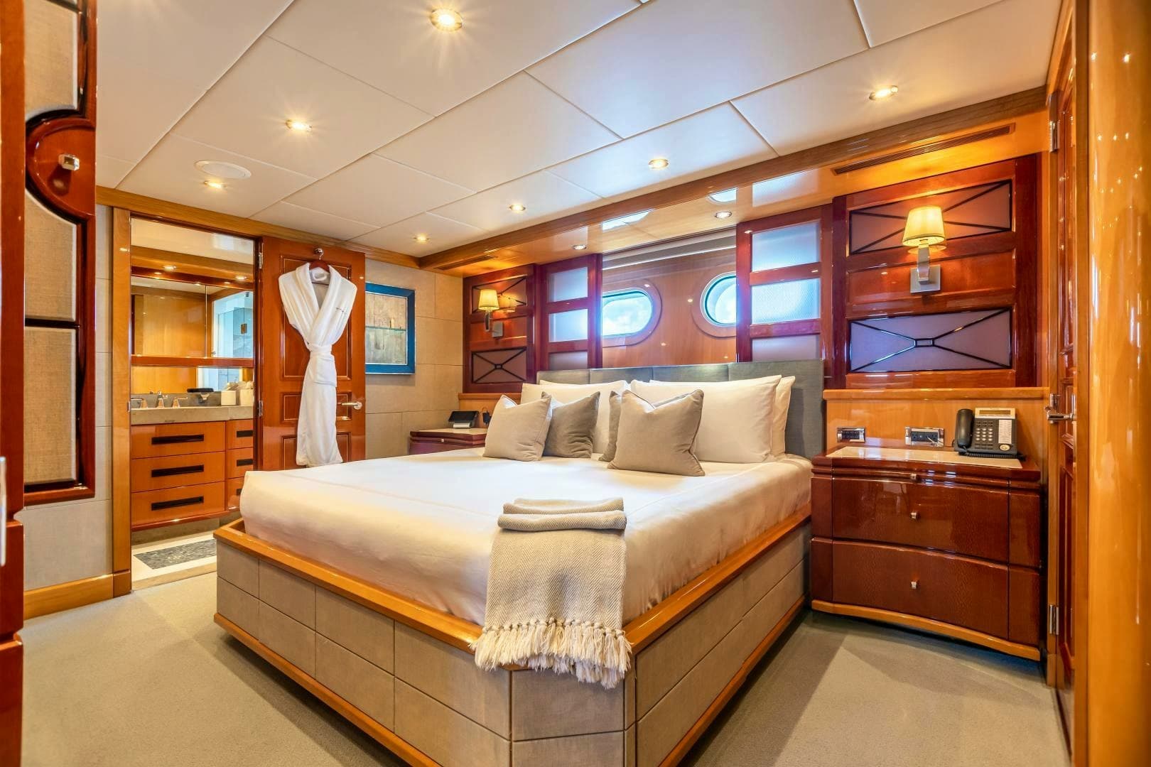 2011 Trinity Yachts Trinity 164 photo 22