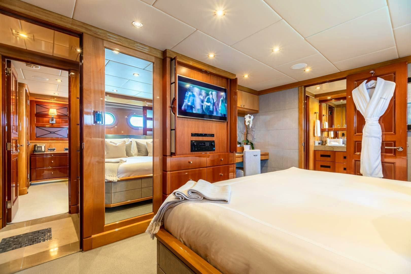 2011 Trinity Yachts Trinity 164 photo 23