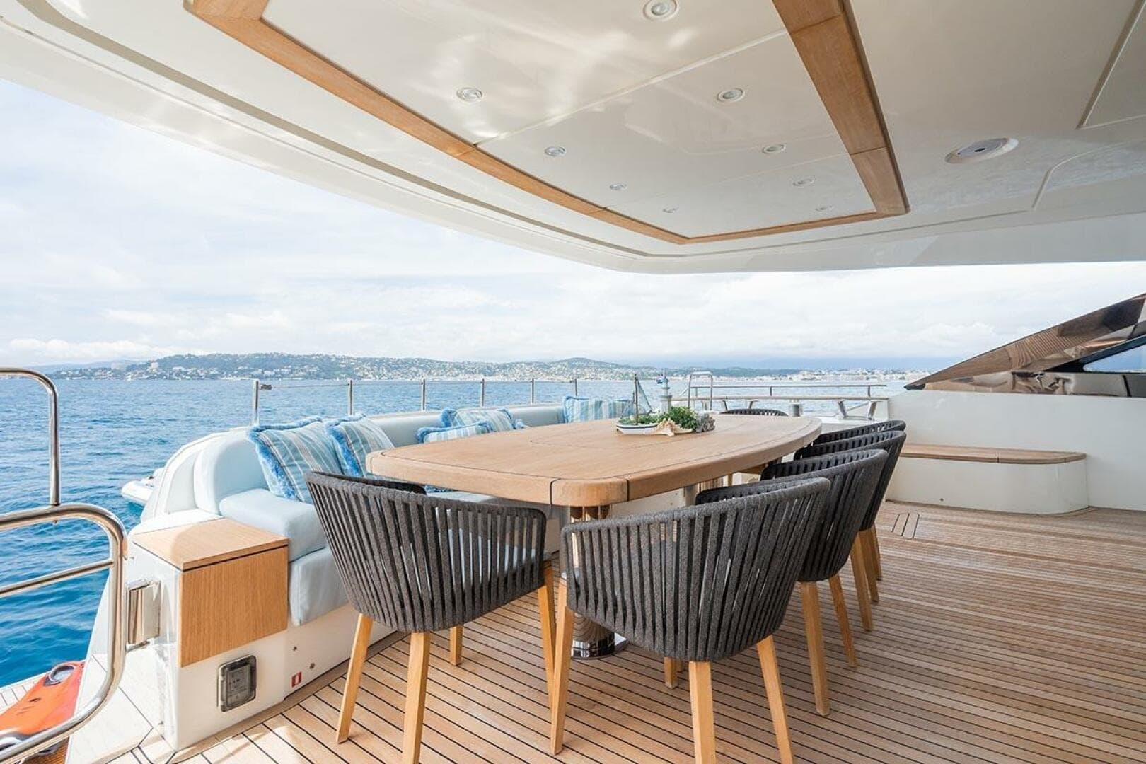 2021 Monte Carlo Yachts MCY 96 photo 16