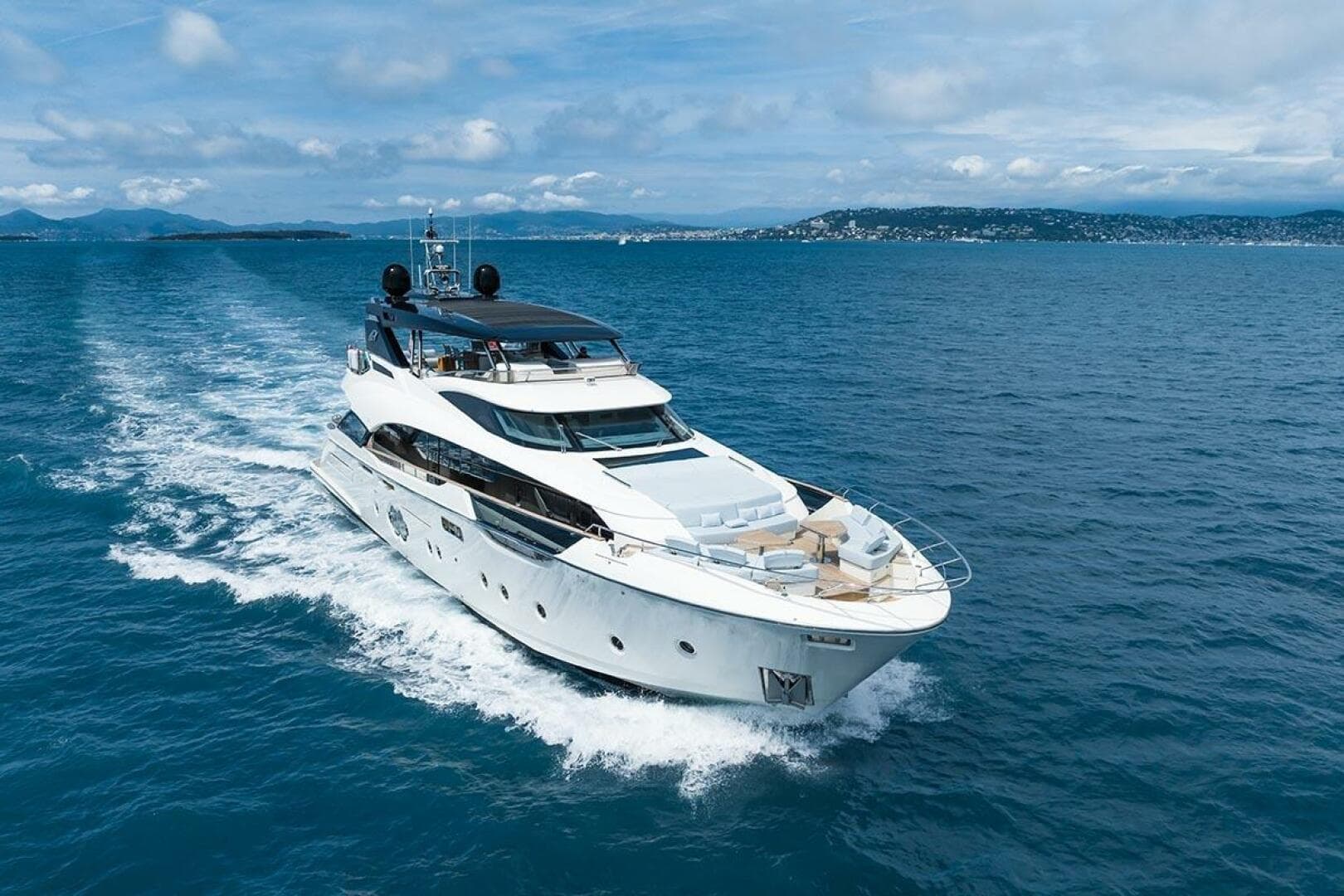 2021 Monte Carlo Yachts MCY 96 photo 4