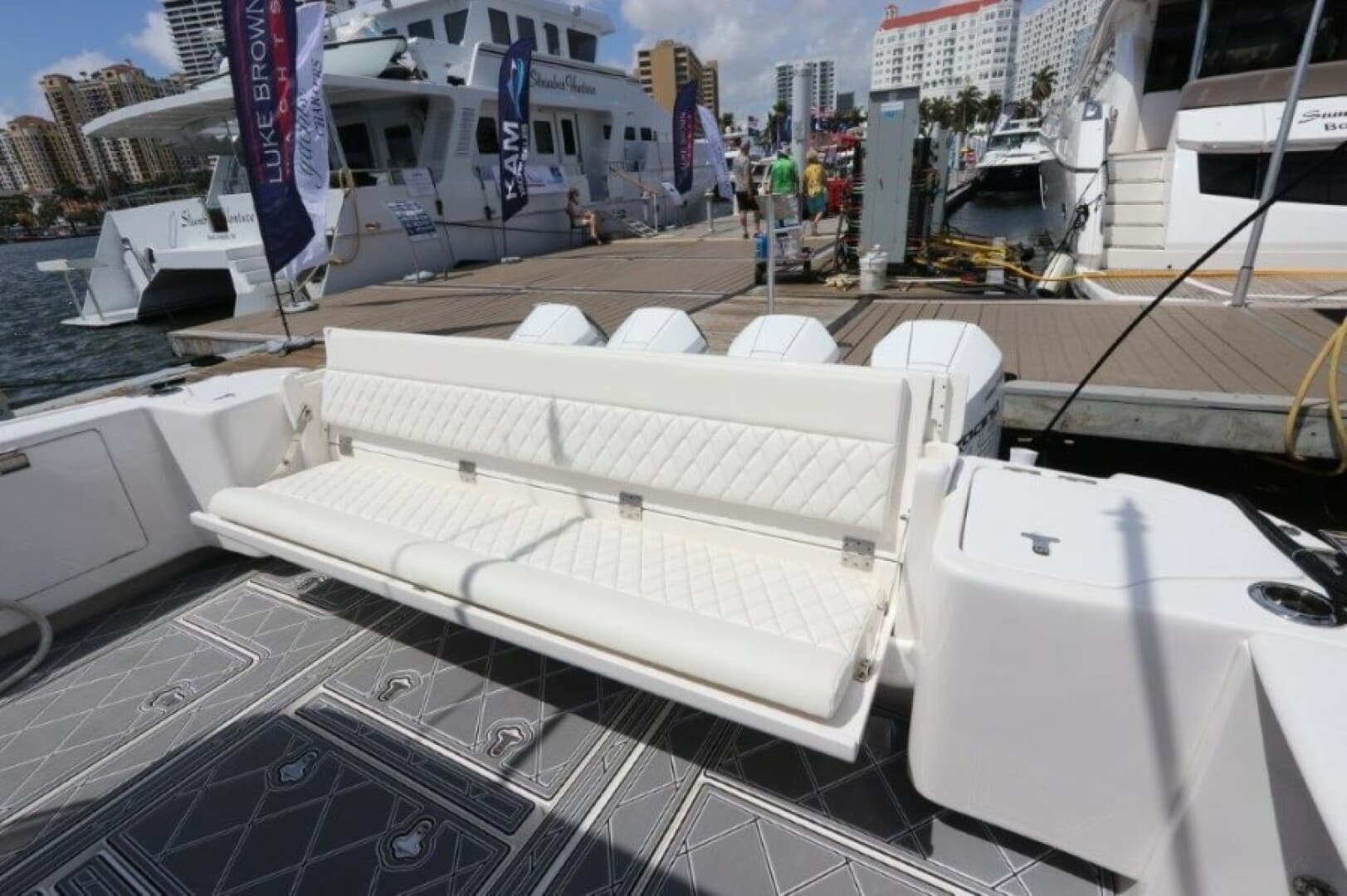 2019 Intrepid 475 Sport Yacht photo 14
