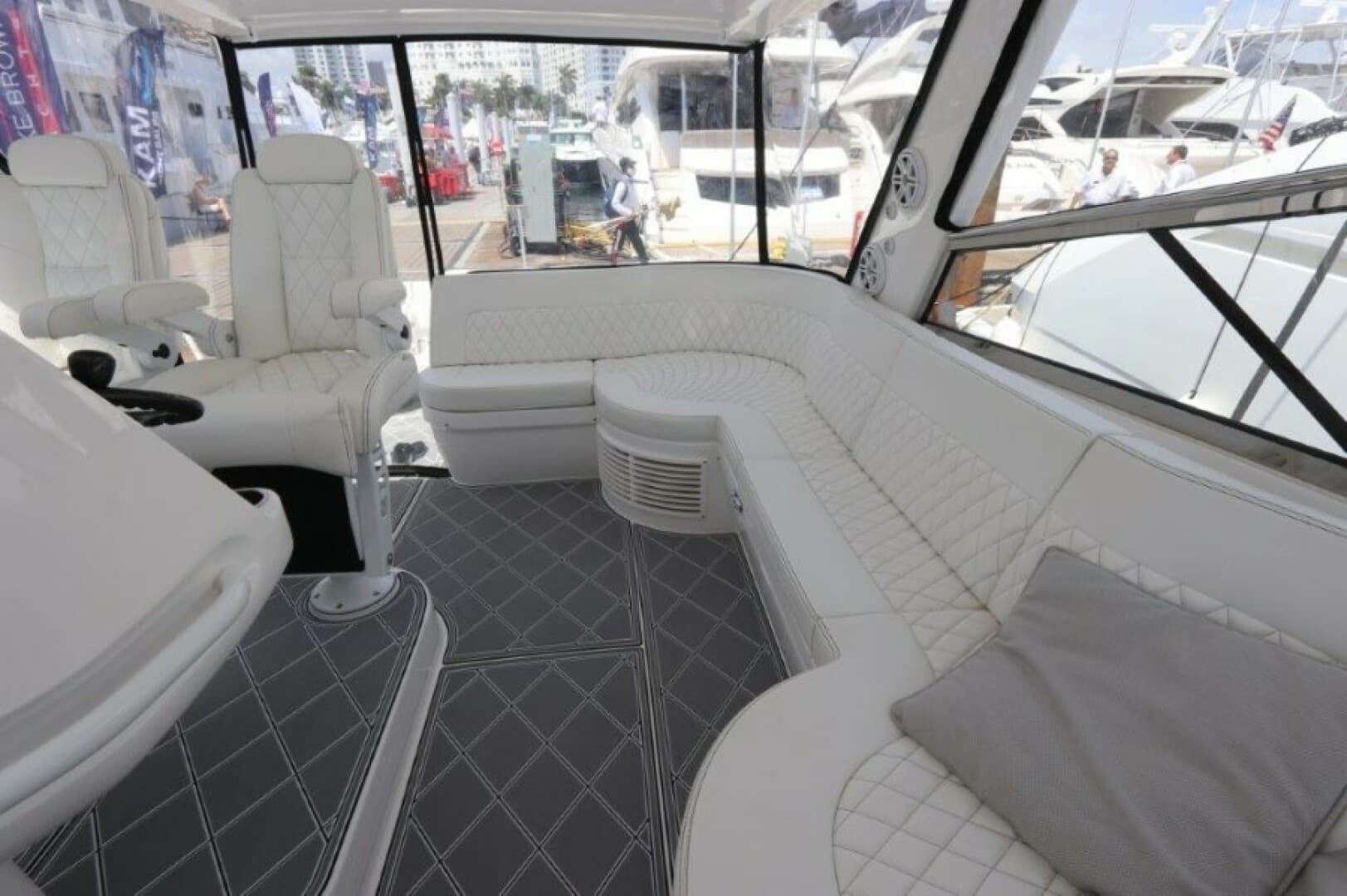 2019 Intrepid 475 Sport Yacht photo 25