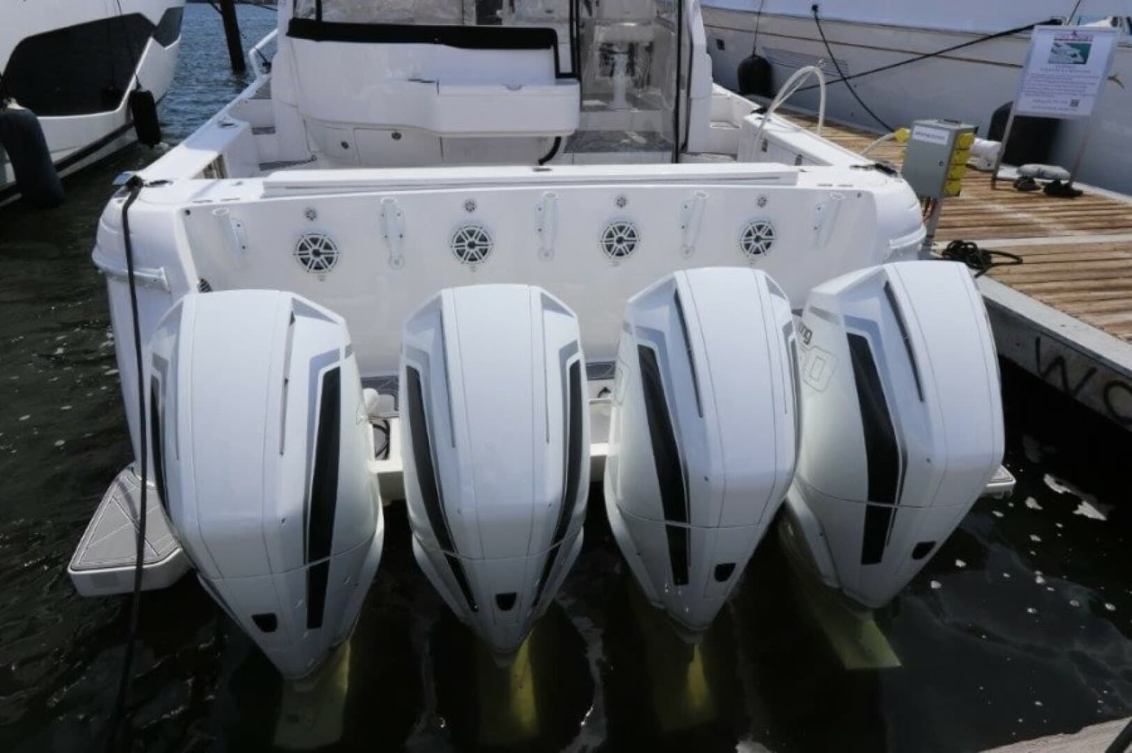 2019 Intrepid 475 Sport Yacht photo 10
