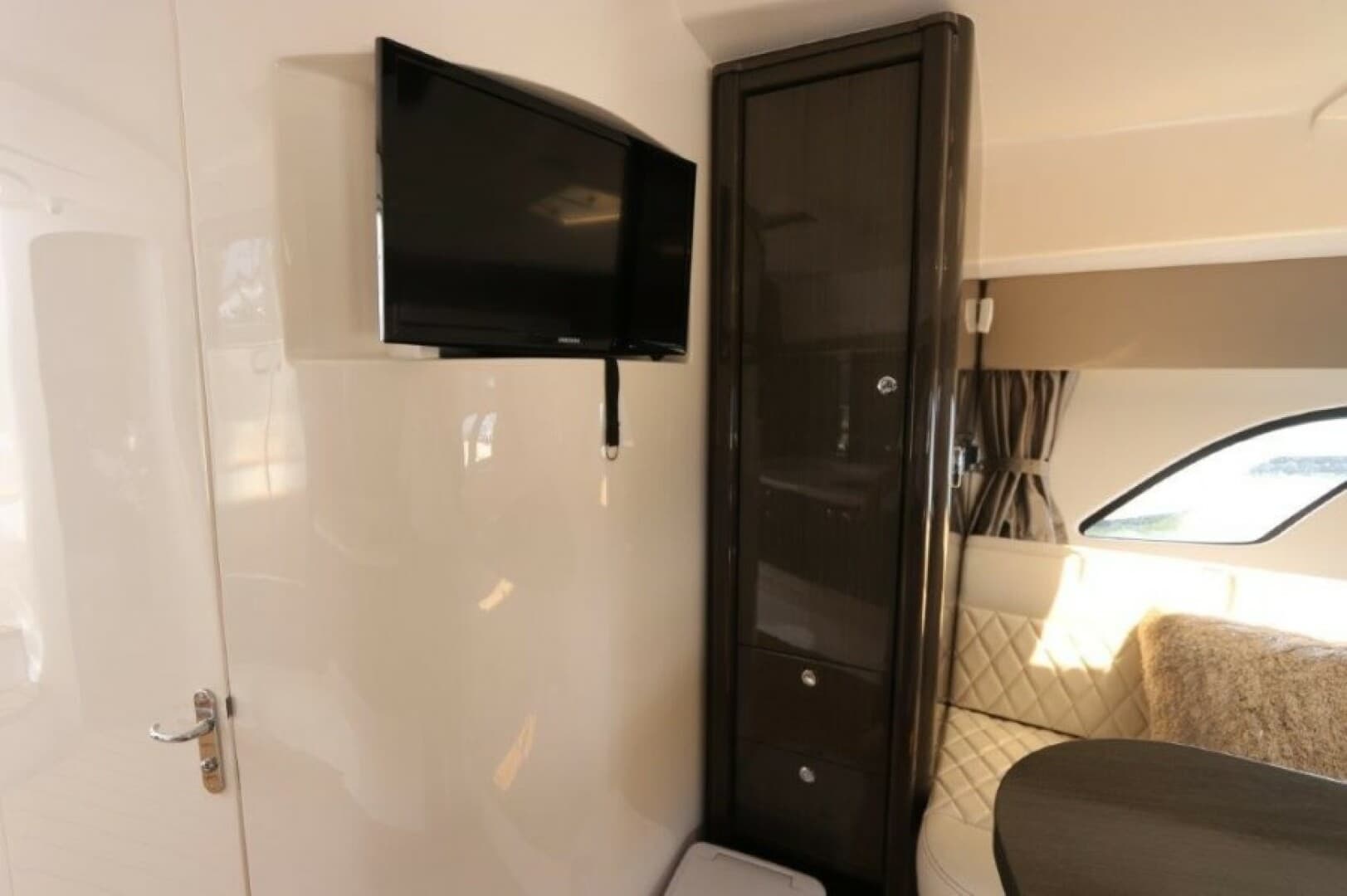 2019 Intrepid 475 Sport Yacht photo 40