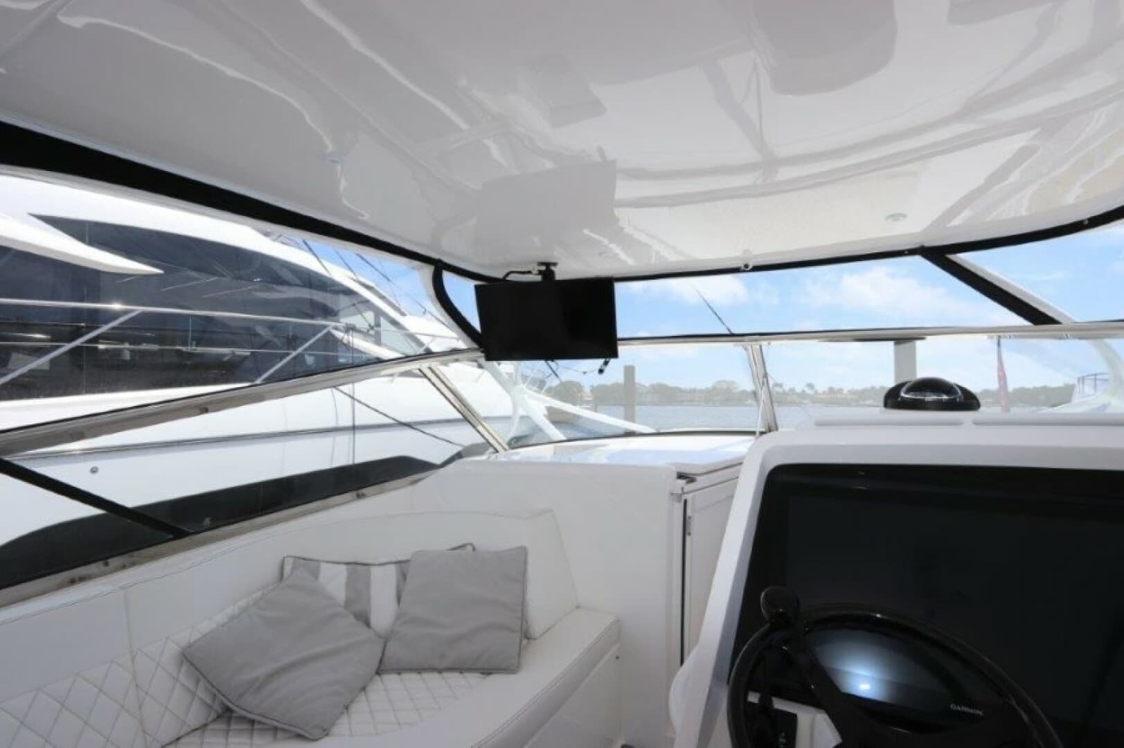 2019 Intrepid 475 Sport Yacht photo 23