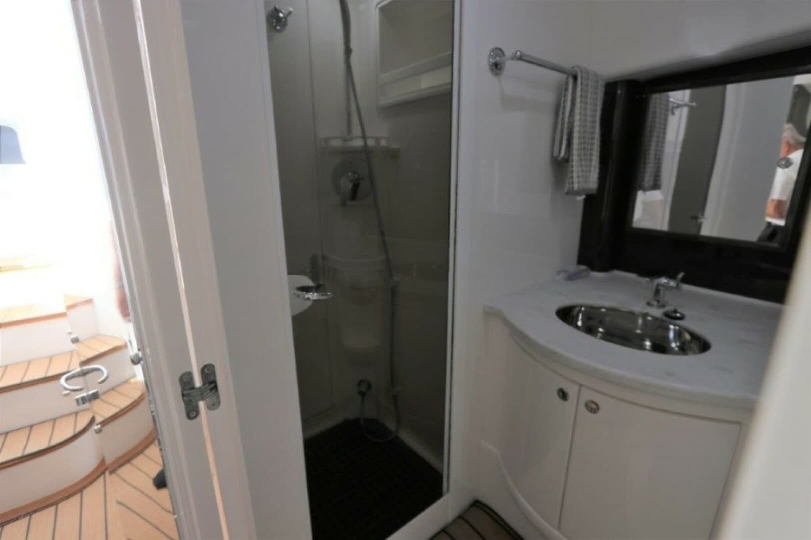 2019 Intrepid 475 Sport Yacht photo 42