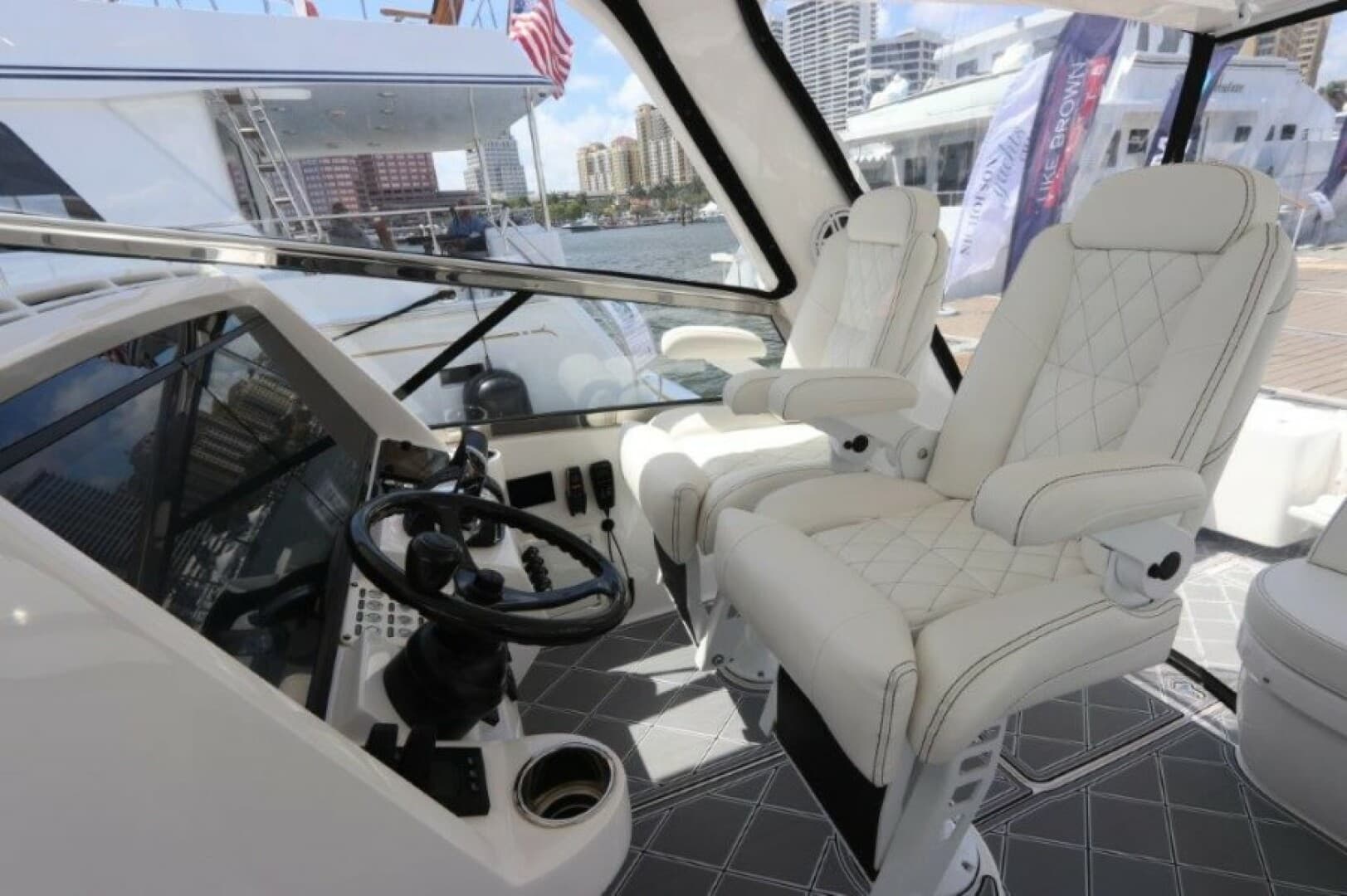 2019 Intrepid 475 Sport Yacht photo 28