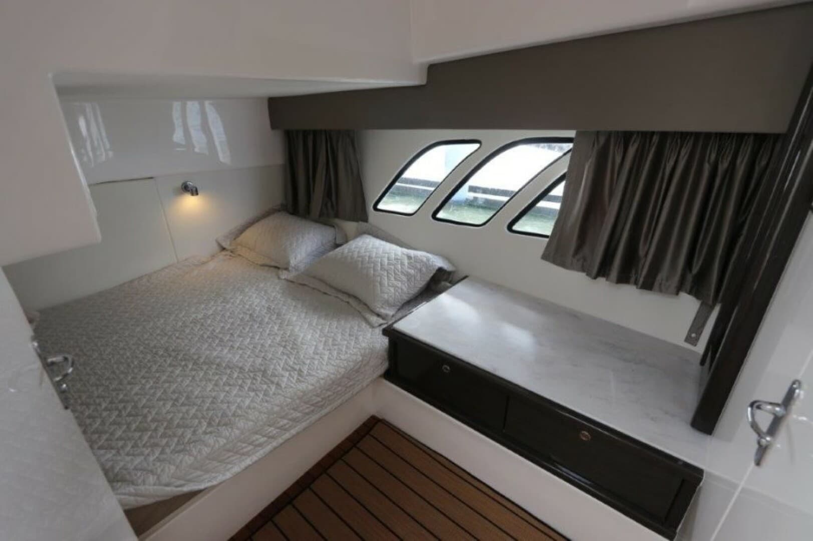 2019 Intrepid 475 Sport Yacht photo 43