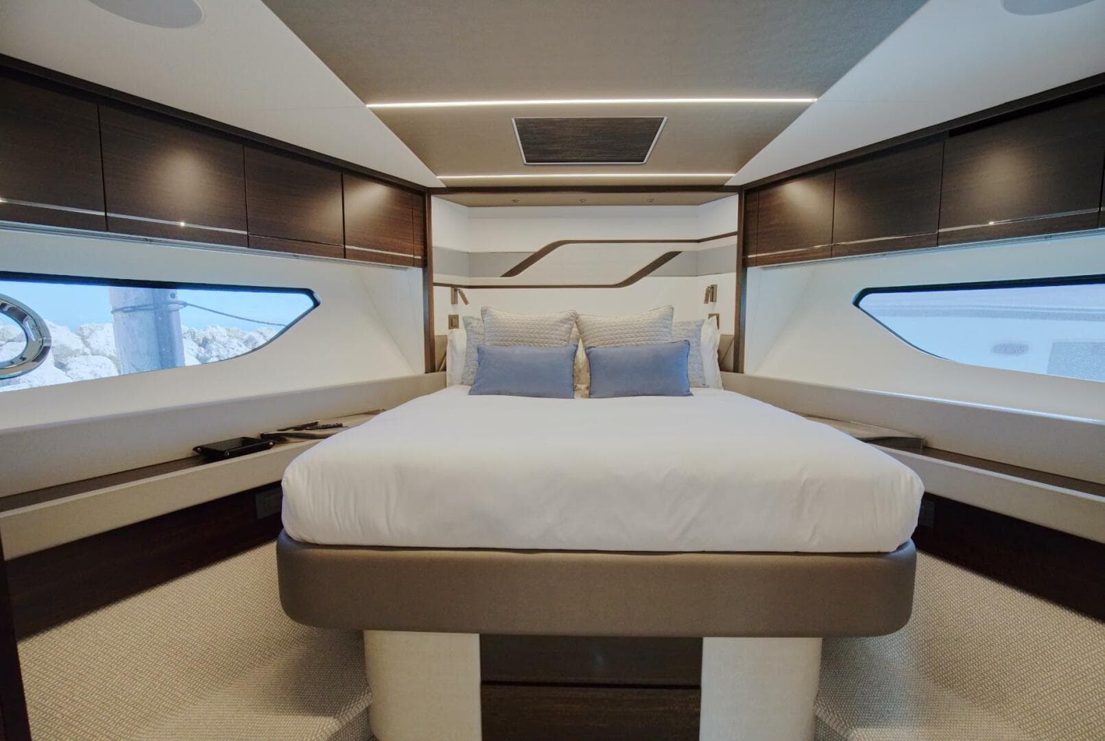 2023 Sunseeker Sport Yacht photo 30