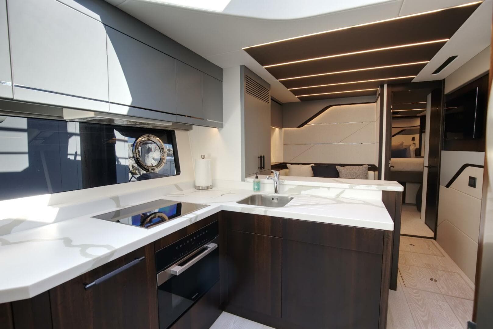 2023 Sunseeker Sport Yacht photo 25