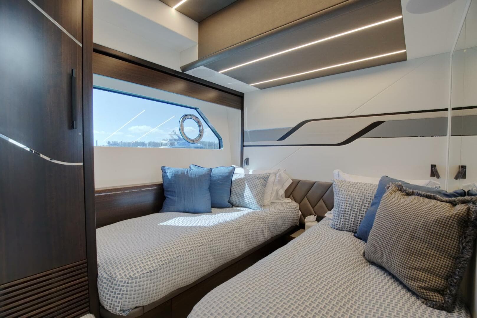 2023 Sunseeker Sport Yacht photo 31