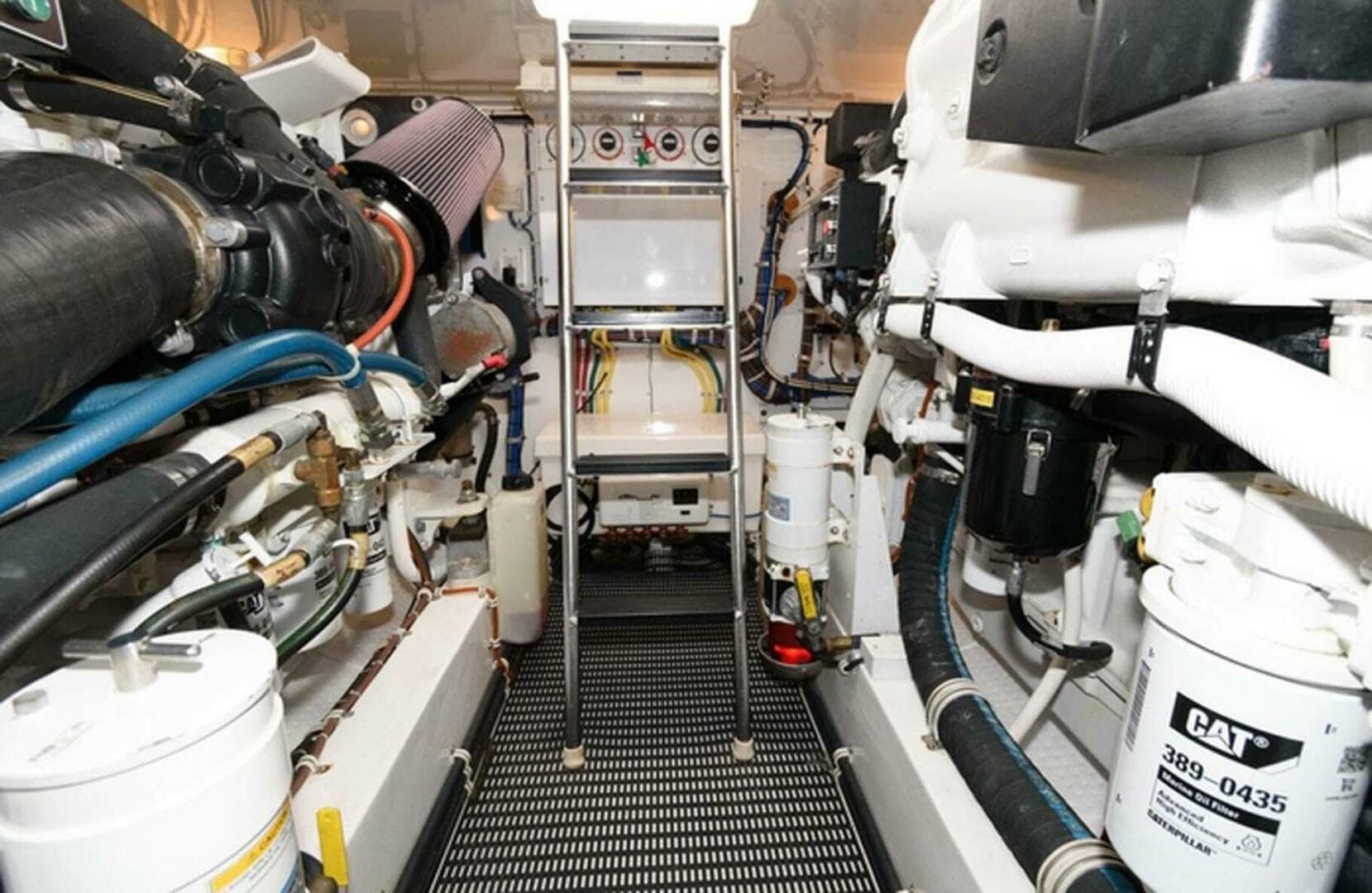 2015 Hatteras Express Sportfish photo 30