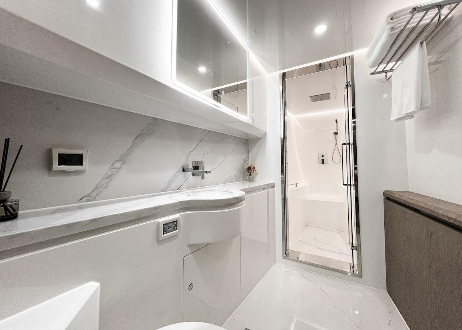 2026 Diamond Yachts EF56 Power Catamaran photo 19