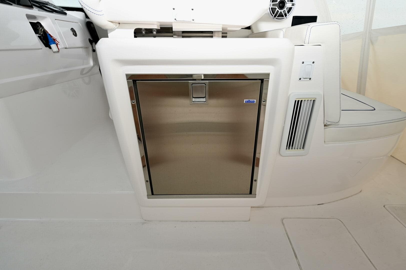 2021 Intrepid 438 Evolution photo 25