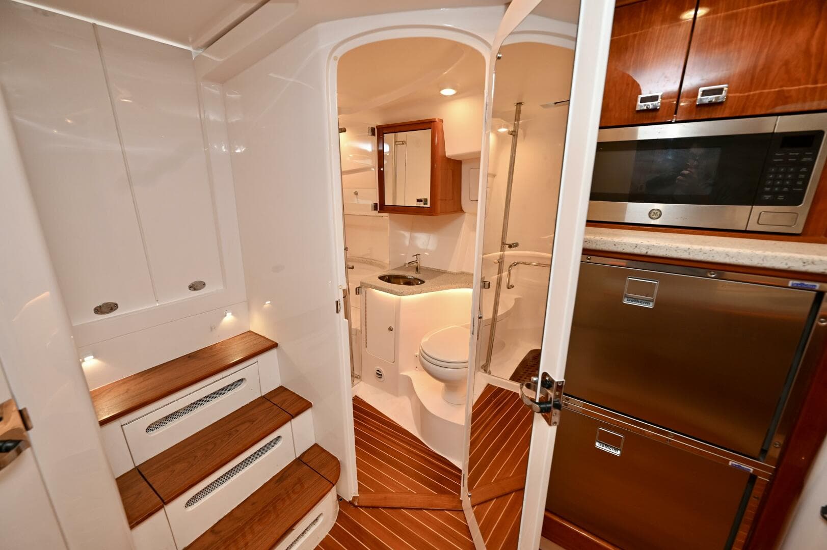 2021 Intrepid 438 Evolution photo 34