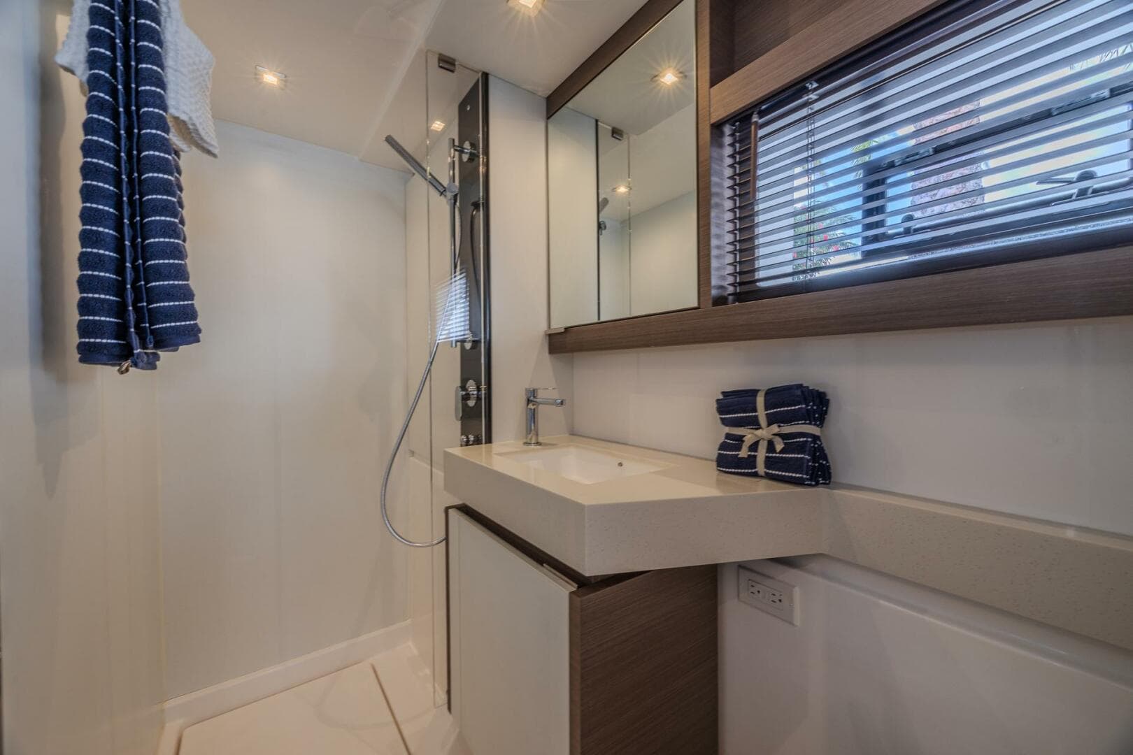 2024 Leopard 53 Powercat photo 22