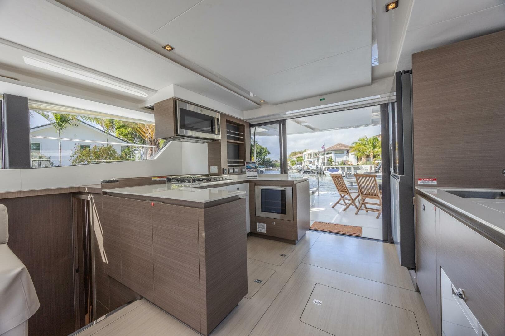 2024 Leopard 53 Powercat photo 18