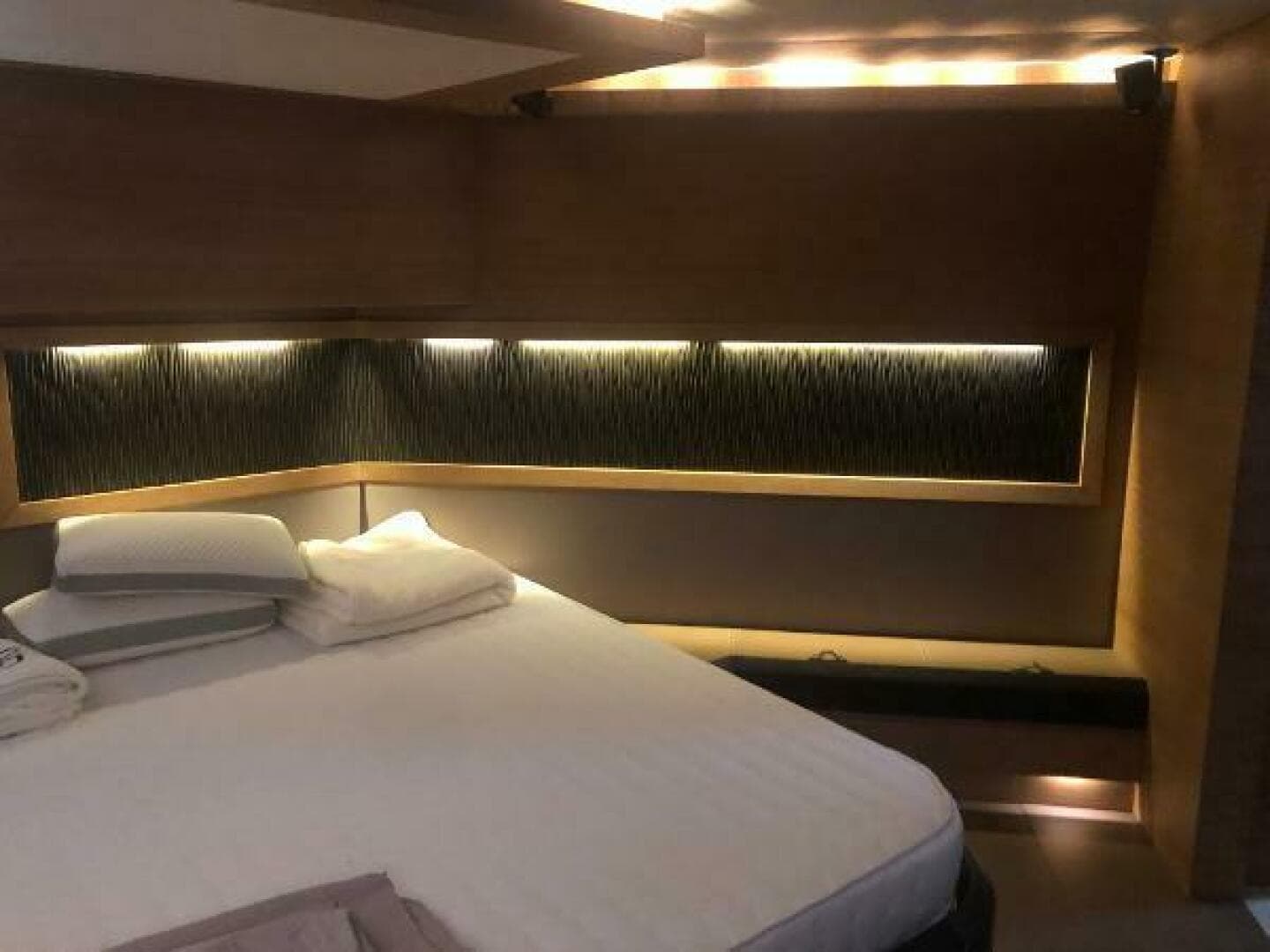 2012 Monte Carlo Yachts 76 photo 25