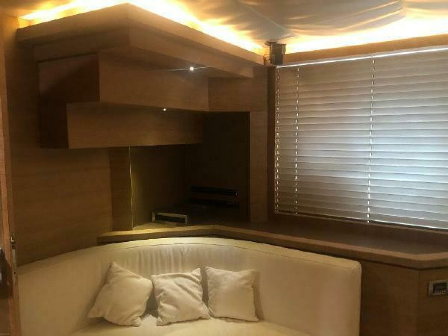2012 Monte Carlo Yachts 76 photo 24