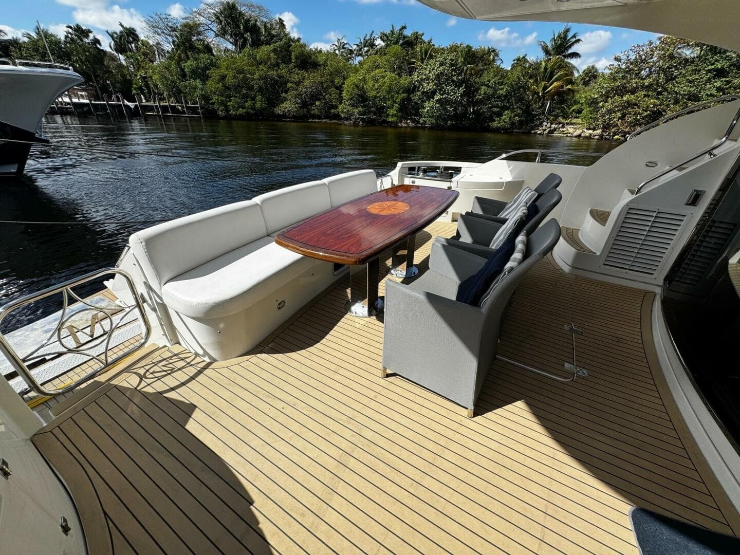 2006 Marquis 65 photo 19