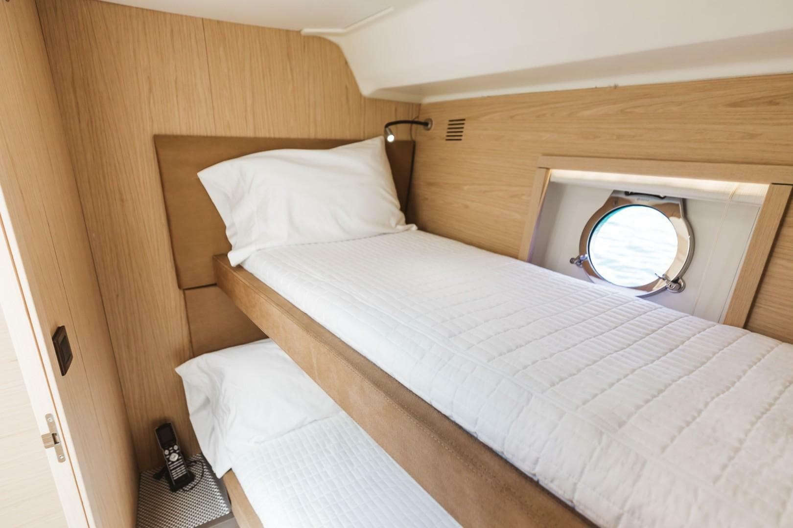 2015 Beneteau Monte Carlo 5 photo 31