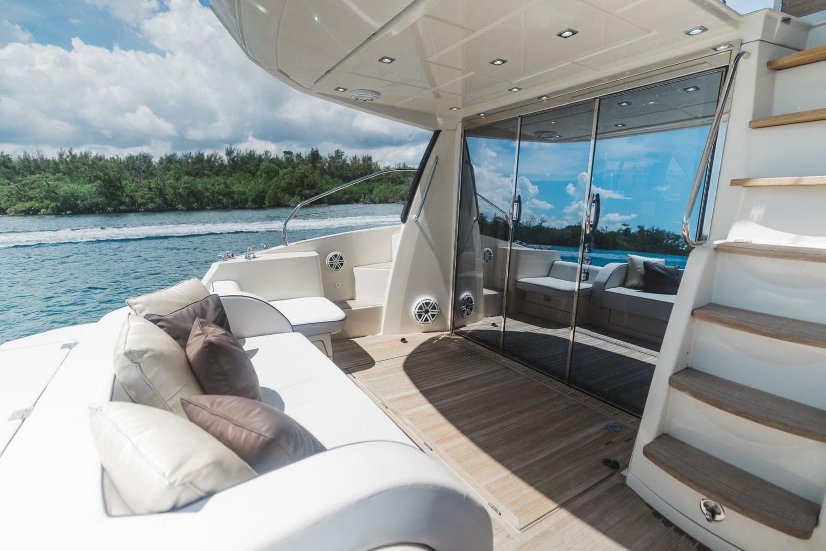 2015 Beneteau Monte Carlo 5 photo 16
