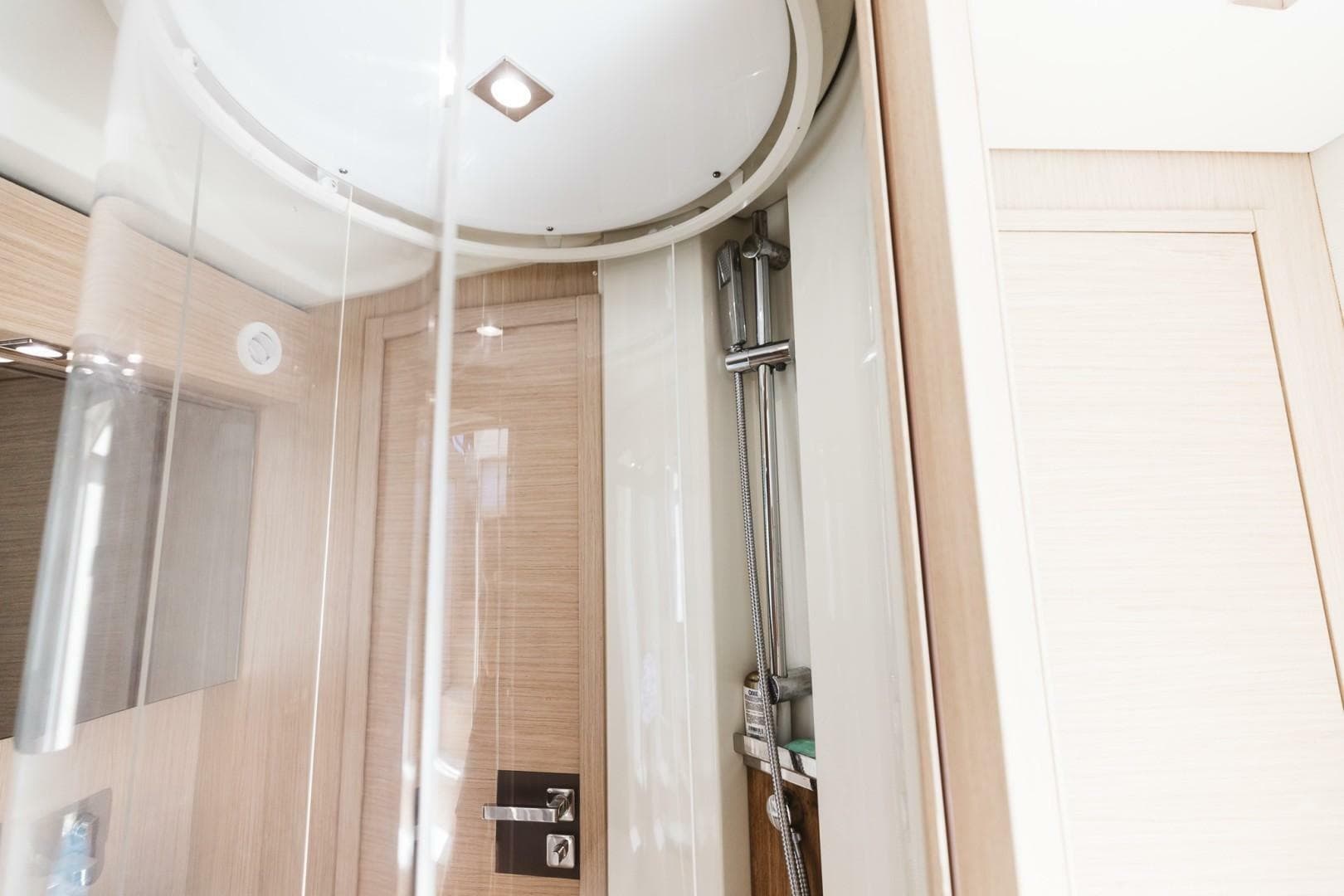 2015 Beneteau Monte Carlo 5 photo 26