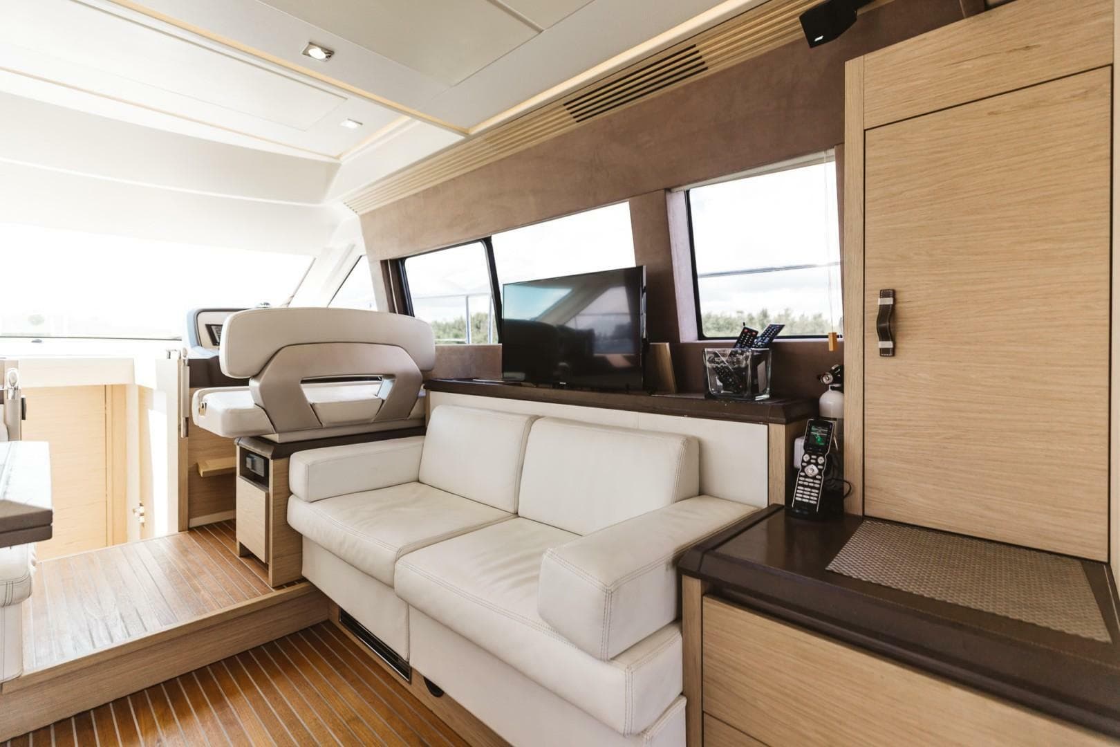 2015 Beneteau Monte Carlo 5 photo 36